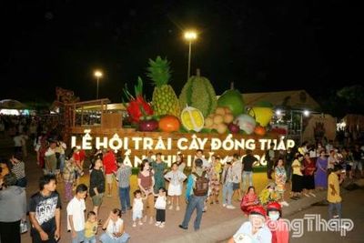 Lễ hội Trái cây Đồng Tháp lần thứ I thu hút đông đảo khách tham quan, trải nghiệm