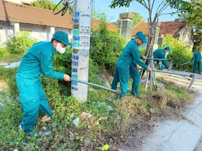 Phường Cam Linh ra quân dọn vệ sinh môi trường