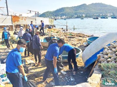 Mặt trận phường Nam Nha Trang ra quân hưởng ứng phong trào toàn dân chung tay bảo vệ môi trường