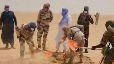 Thảm kịch tại sa mạc Sahara: 49 người tử vong vì khát và sốc nhiệt do hỏng xe