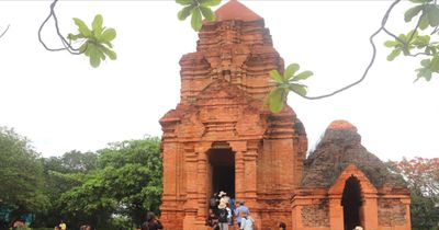 Mùa hè rộn ràng dưới chân tháp Pô Sah Inư
