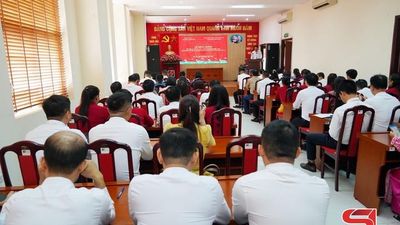 Khai giảng lớp trung cấp lý luận chính trị K64.B04, hệ không tập trung