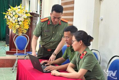 Xây 'lá chắn mềm' trên không gian mạng từ cơ sở