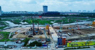 Đại công trường Quảng trường trung tâm TP.HCM nhộn nhịp sau hơn một tháng khởi công