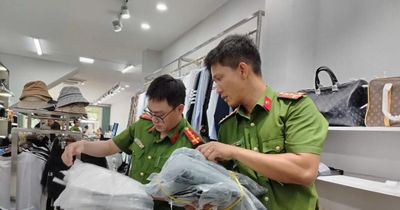 Tạm giữ lô hàng gắn nhãn mác giả mạo thương hiệu trị giá tiền tỷ