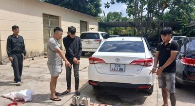 Sử dụng xe ô tô biển số giả đi bắn trộm chó mỗi đêm