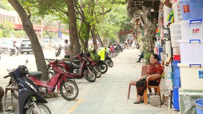 Khi vỉa hè được tính chuyện cho thuê