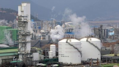 IMF 'báo động đỏ' về kho dự trữ dầu toàn cầu