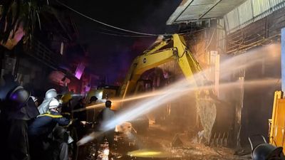 Kịp thời khống chế cháy xưởng gỗ tại làng nghề Liên Hà