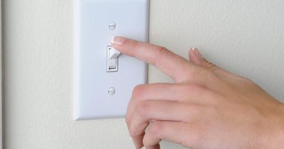 Muốn tiền điện không tăng chóng mặt mùa hè, đừng bỏ qua những mẹo này