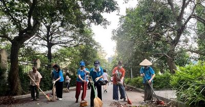Phường Phú Diễn ra quân làm sạch môi trường