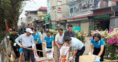 Phú Lương ra quân vệ sinh môi trường hưởng ứng Ngày Môi trường Thế giới