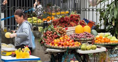 Dứa đang vào mùa bán đầy chợ, tiểu thương bật mí bí kíp chọn quả thơm ngọt tự nhiên, giá tốt