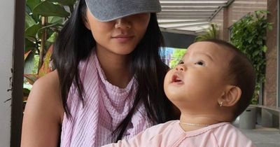 Con gái H'Hen Niê cùng ba Khôi chạy bộ 5km, biểu cảm đáng yêu 'gây sốt'