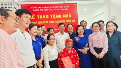Trao tặng nhà cho nhà nghiên cứu Nguyễn Đình Tư