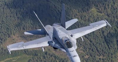Phần Lan giao tiêm kích F/A-18 Hornet cùng tên lửa tầm bắn 370 km cho Ukraine?