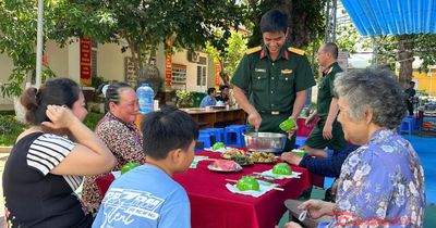 Ấm áp 'bữa cơm nghĩa tình quân - dân' tại Đặc khu Côn Đảo
