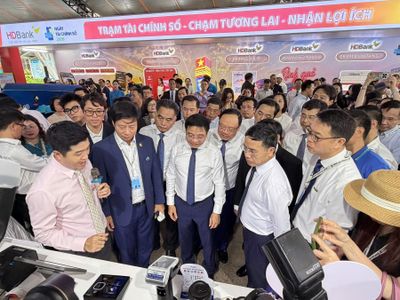 Du khách nước ngoài đến Việt Nam có thể thanh toán dễ hơn bằng QR