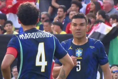 Casemiro nói gì với Marquinhos sau sai lầm chí mạng?