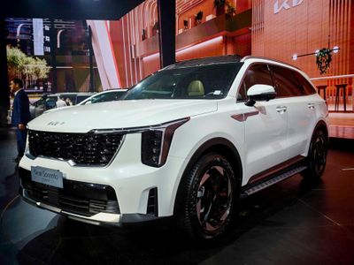 Xem trước Kia Sorento HEV mới - chờ giá đấu Ford Everest