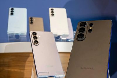 Điện thoại Samsung dùng được mấy năm?