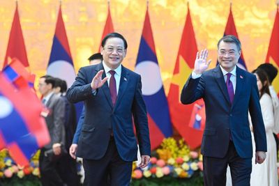 Thủ tướng Lê Minh Hưng chủ trì lễ đón chính thức Thủ tướng Lào Sonexay Siphandone