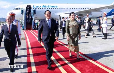Thủ tướng Lào đến Hà Nội, bắt đầu thăm chính thức Việt Nam và dự AFF 2026
