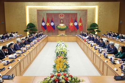 Việt Nam và Lào thống nhất đẩy mạnh giao lưu văn hóa, thể thao, du lịch