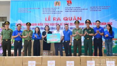 Nhiều hoạt động ý nghĩa trong chương trình 'Hành trình theo chân Bác' tại Nghệ An