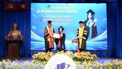 Hiệu trưởng Trường đại học Mở khuyên tân cử nhân luôn tự học để cập nhật kiến thức mới