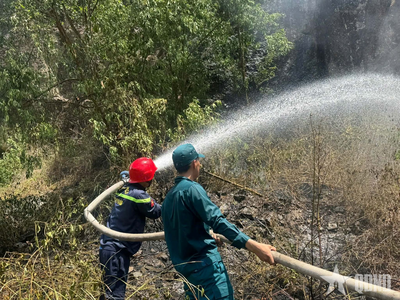 Đà Nẵng dập tắt đám cháy nguy hiểm, ngăn lửa lan vào rừng