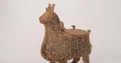 Bí ẩn chiếc bình đồng hình Kỳ Lân trong mộ cổ