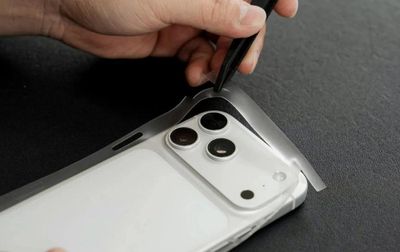 [GALLERY] Ốp lưng quen thuộc có thể khiến điện thoại nhanh hỏng pin