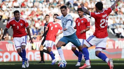 Bruno Fernandes rực sáng, Bồ Đào Nha thắng Chile trong trận giao hữu kịch tính có 2 thẻ đỏ