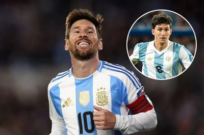 Argentina chia nửa buồn vui trước World Cup: Đón Messi trở lại, tiễn trung vệ quan trọng về nước vì chấn thương