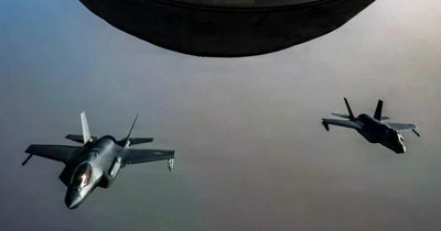 Giao tranh tiếp diễn: Mỹ đánh chặn máy bay không người lái Iran trên eo biển Hormuz