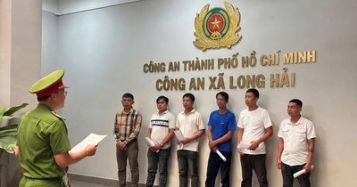 Ăn nhậu giữa đường rồi lao vào đánh nhau, 6 người bị khởi tố