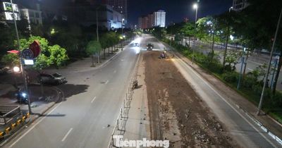 Cận cảnh bùn đất phủ kín đường Võ Chí Công sau sự cố khiến 2 người bị thương