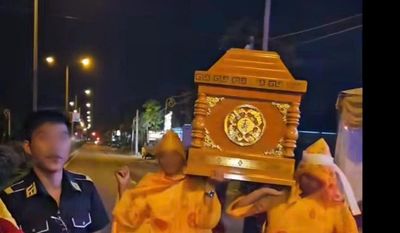 Công an vào cuộc xác minh vụ khiêng quan tài nhảy múa trên phố mừng sinh nhật
