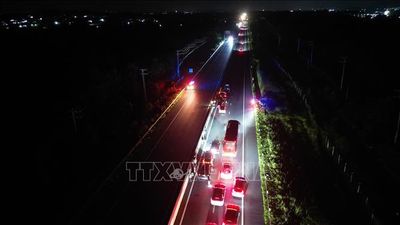 Xe khách va chạm xe đầu kéo trên cao tốc Phan Thiết - Dầu Giây làm 19 người bị thương