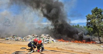Lửa thiêu rụi rừng phòng hộ ven biển Quảng Ngãi, hàng trăm người căng mình dập cháy