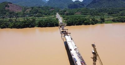 Cầu vượt sông Mã hơn 200 tỷ đồng khó về đích đúng hẹn vì vướng giải phóng tài sản công