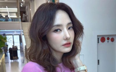 Han Chae Young đăng ảnh kỷ niệm 19 năm ngày cưới, ngầm xóa tan tin đồn về sức khỏe