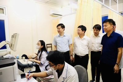 Hơn 1.000 người dân Thanh Hóa được khám sàng lọc