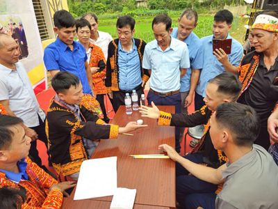 Lảy cỏ - trò chơi đặc sắc của đồng bào Dao