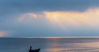 Những bình minh rộn ràng tiếng sóng