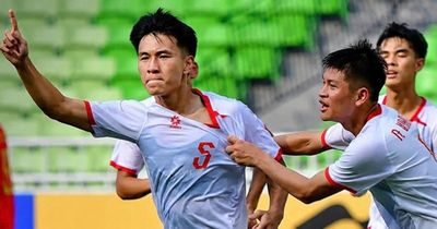 U19 Việt Nam đánh rơi ngôi đầu bảng A sau quả phạt đền phút 90+2 trước U19 Indonesia