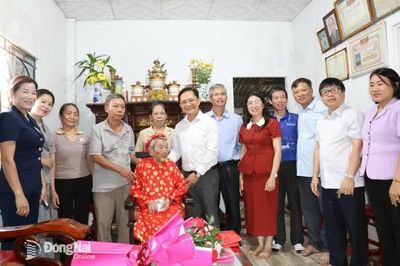 Chúc thọ, mừng thọ: Giữ gìn nét đẹp văn hóa Việt