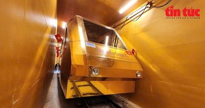 Hà Nội: Cận cảnh tàu điện không người lái dát vàng và giải pháp xây metro giá rẻ