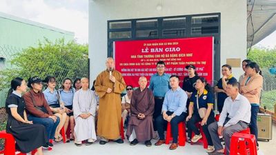 Đồng Nai: Chùa Minh Giác (TP.HCM) bàn giao 2 căn nhà tình thương và trao 100 phần quà